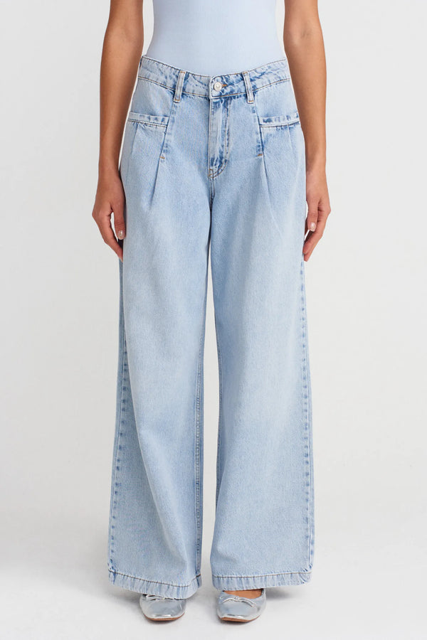 Skyline Pleated Wide-Leg Jeans – Light Wash