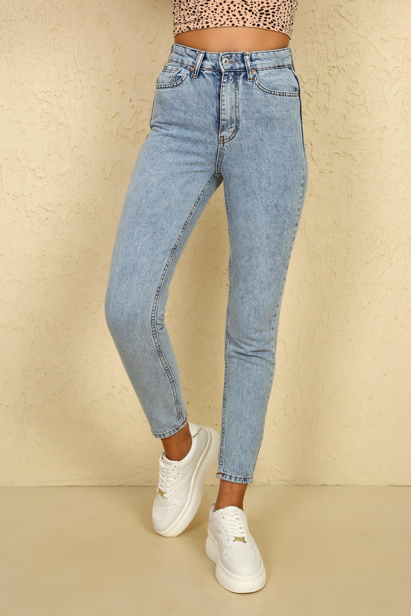 Light Wash Hi-Waist Boyfriend Jeans - 9Teen Boutique